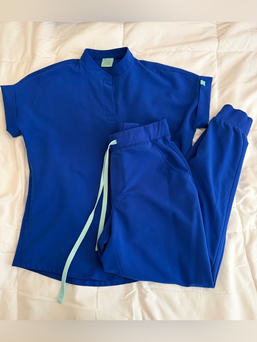 Garde Malade Women’s Royal Blue Scrub Set